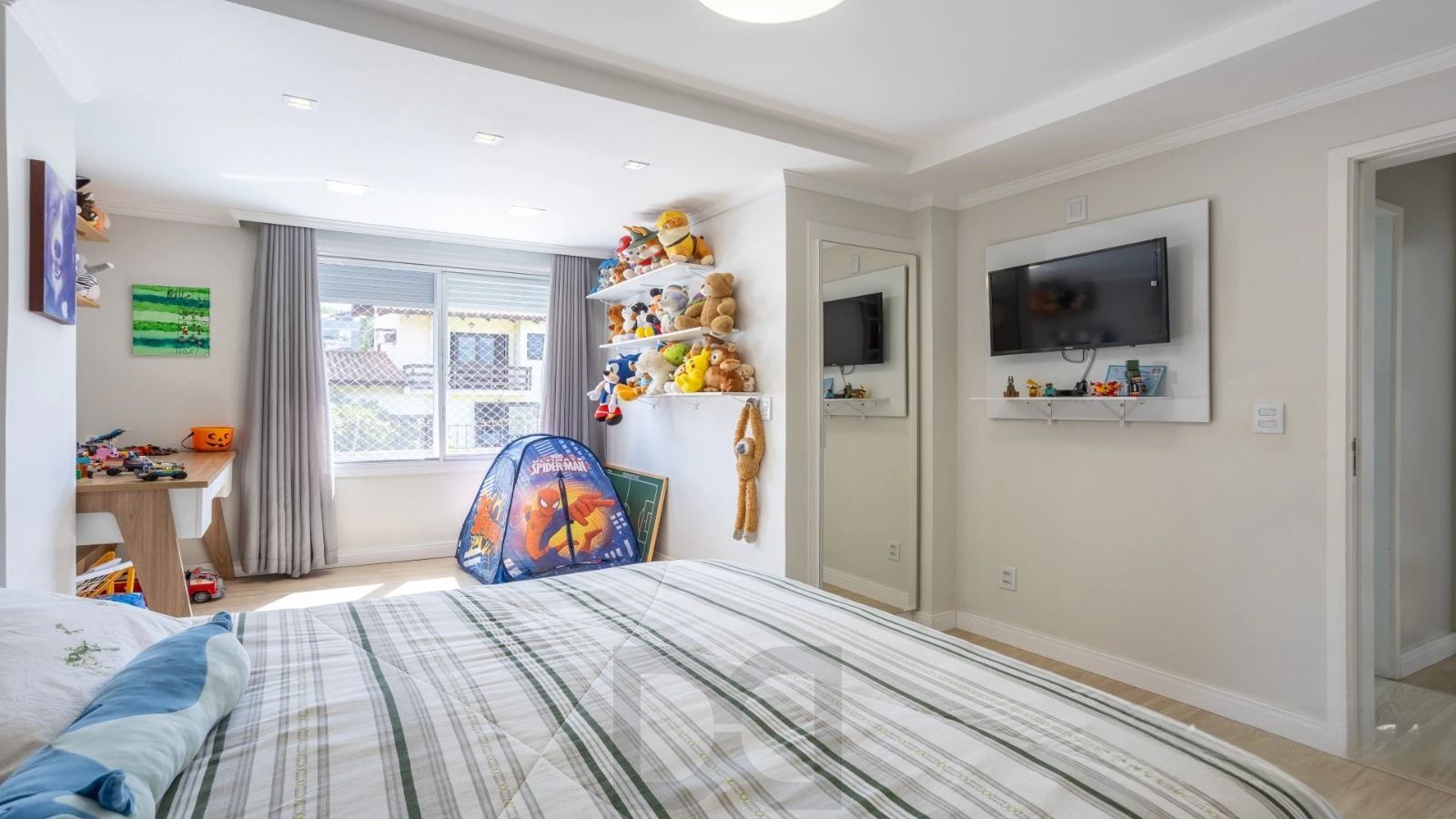 Casa 4 dormitórios com espaço gourmet patio com Piscina no Jardim Lindoia — foto 25