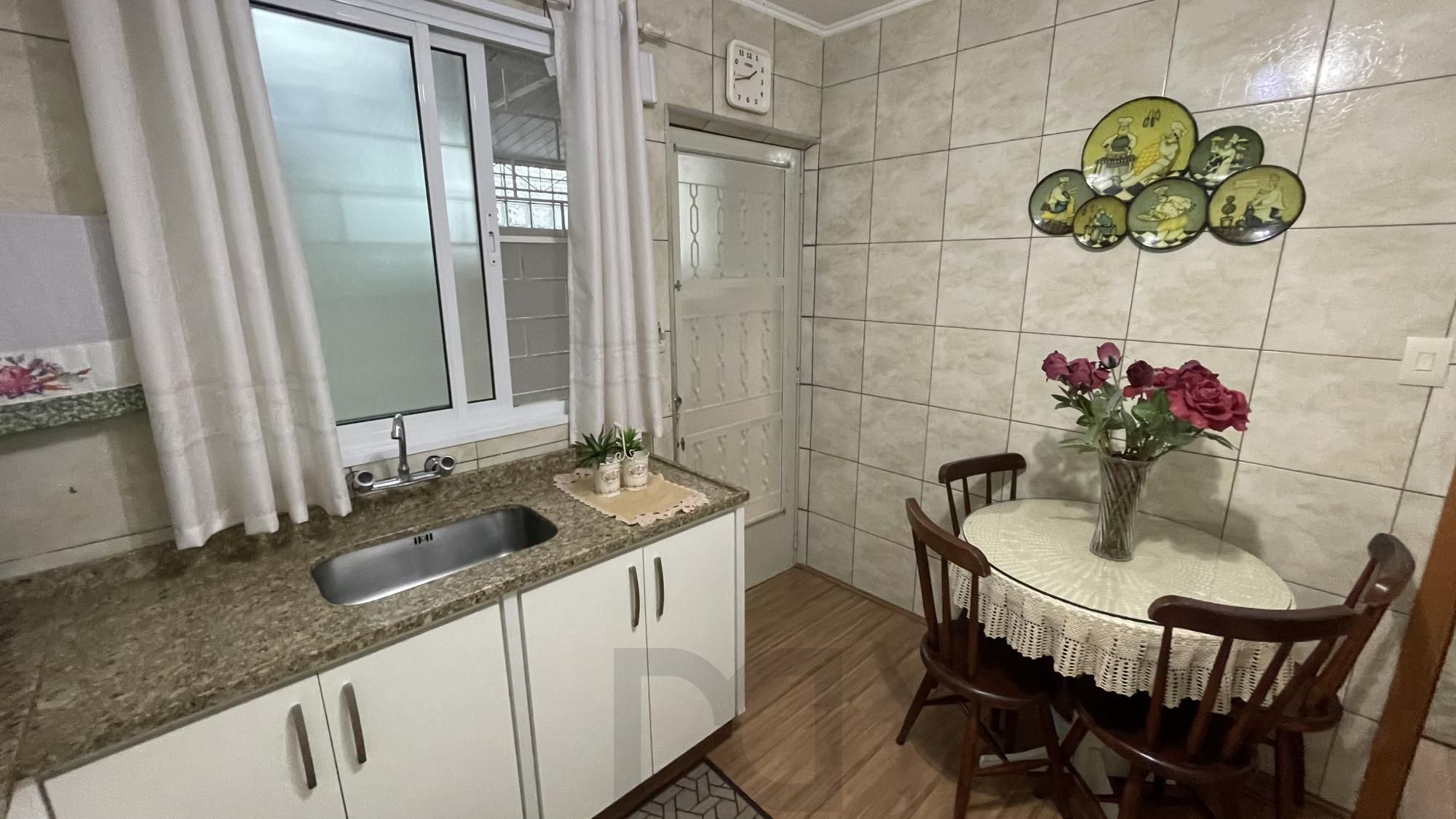 Casa com 3 dormitórios, suíte, churrasqueira, espaço gourmet e amplo pátio. — foto 21