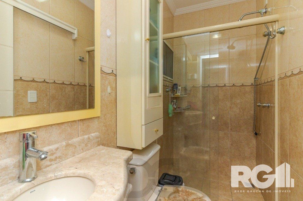 Casa em Condomínio com 3 Suítes, Espaço Gourmet e 5 Vagas de Garagem — foto 22