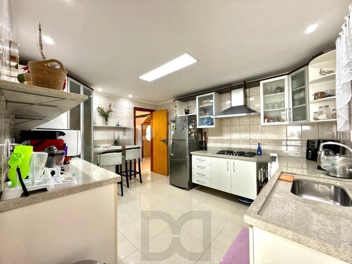 Casa ampla com 4 dormitórios, suíte e área de lazer- Passo da Areia — foto 15