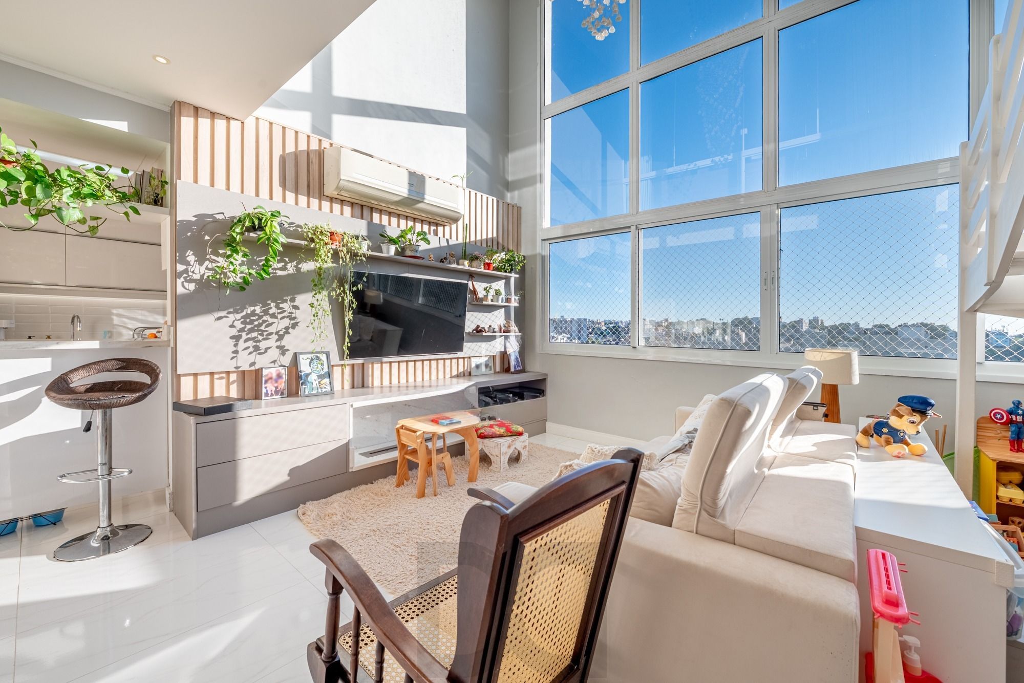 Duplex c/ Pé Direito Duplo – Jd. Lindóia — foto 4
