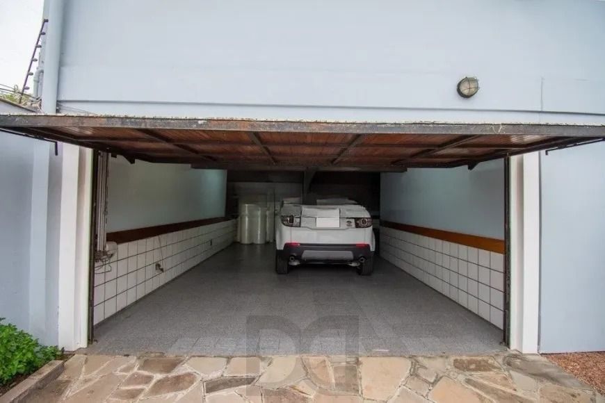 Casa com 3 dormitórios, suíte e amplo pátio com piscina e churrasqueira. — foto 24