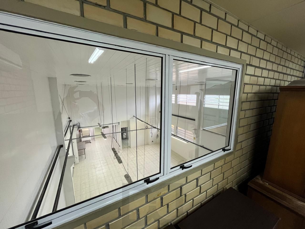 Prédio Comercial à venda com 5 salas, 400m², 6 vagas, Rua Laudelino Freire no bairro Sarandi em Porto Alegre — foto 6