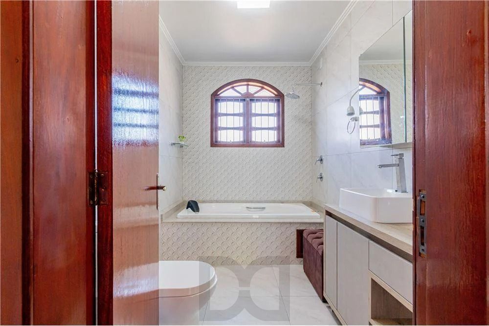 Ampla casa com 3 Dormitórios 293m² e Pátio amplo Próximo a Adda Mascarenhas — foto 24