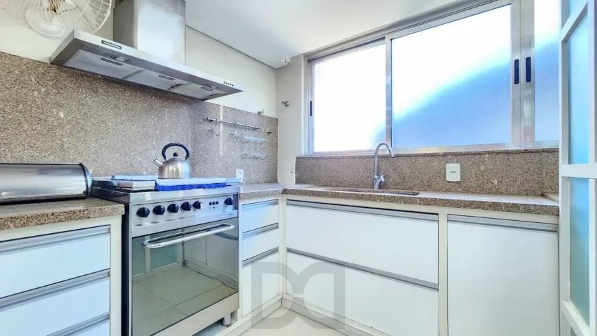 Apartamento 3 dormitórios, suíte, semimobiliado e duas vagas de garagem. — foto 20
