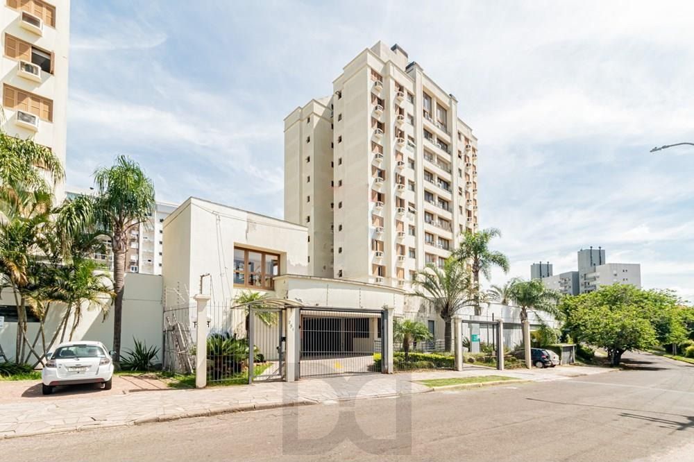 Apartamento com 3 dormitórios (sendo 1 suíte), 2 banheiros, lareira, churrasqueira e 2 vagas de garagem. — foto 30