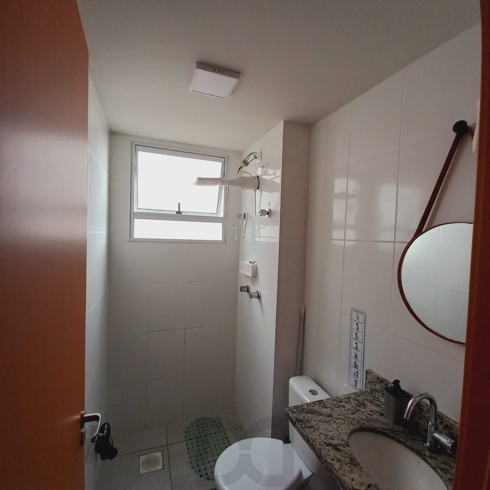 Apartamento 2 Dormitórios, sacada com churrasquieira, 1 vaga  Portaria 24h — foto 17