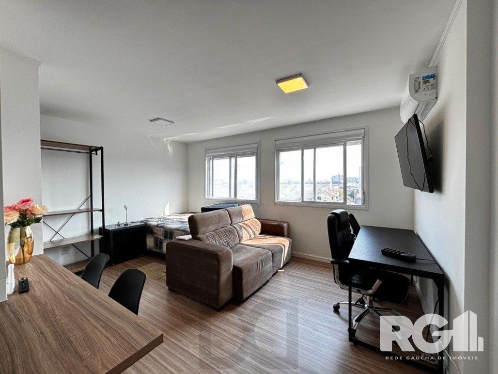 Apartamento pra investidor, 1 dormitório 51m², privativos 01 vaga locado. TOTALMENTE MOBILIADO R. Plácido de Castro - Azenha - Porto Alegre — foto 2