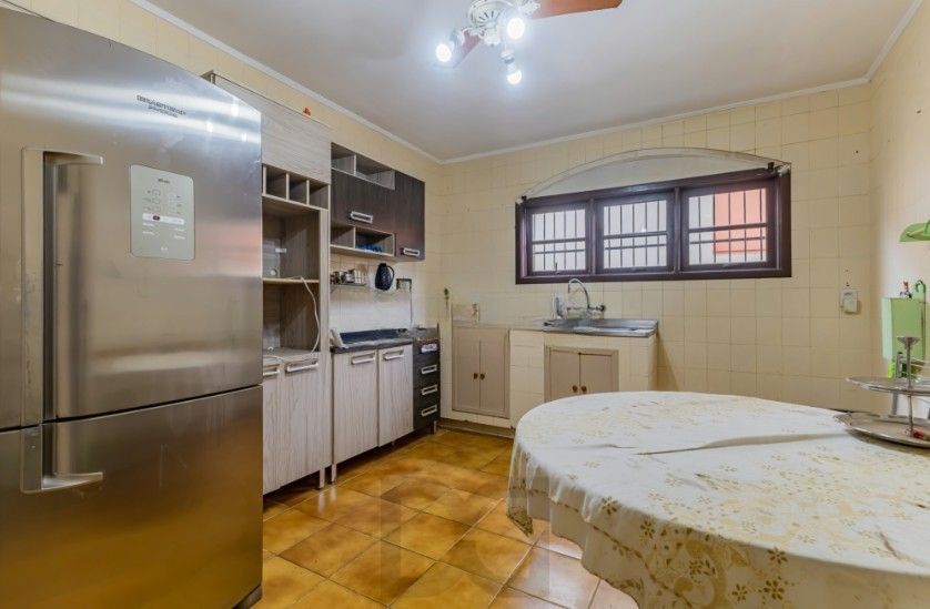 Casa com pátio e churrasqueira em frente à praça – Jardim Sabará — foto 8