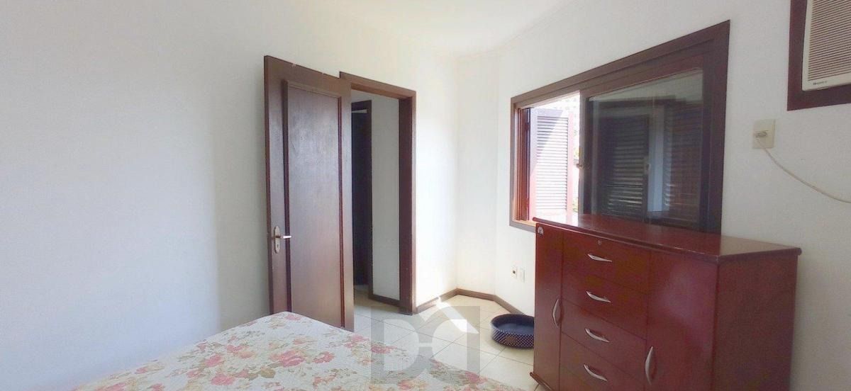 Casa com 4 dormitórios, sótão e amplo pátio próxima ao Hospital Cristo Redentor — foto 14