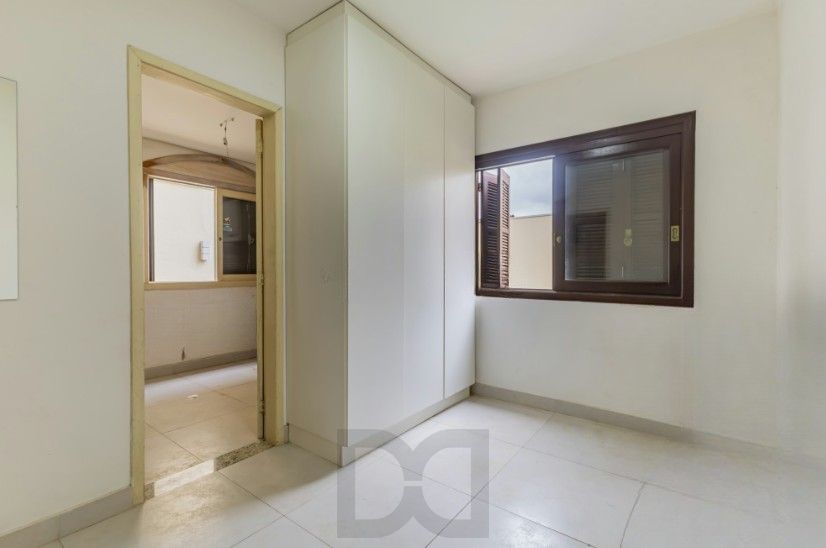Casa com pátio e churrasqueira em frente à praça – Jardim Sabará — foto 13