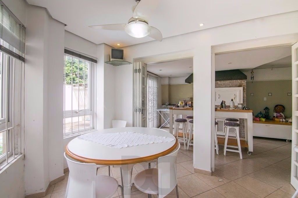 Casa de esquina com 6 dormitórios, 430m², piscina, 4 vagas — foto 8