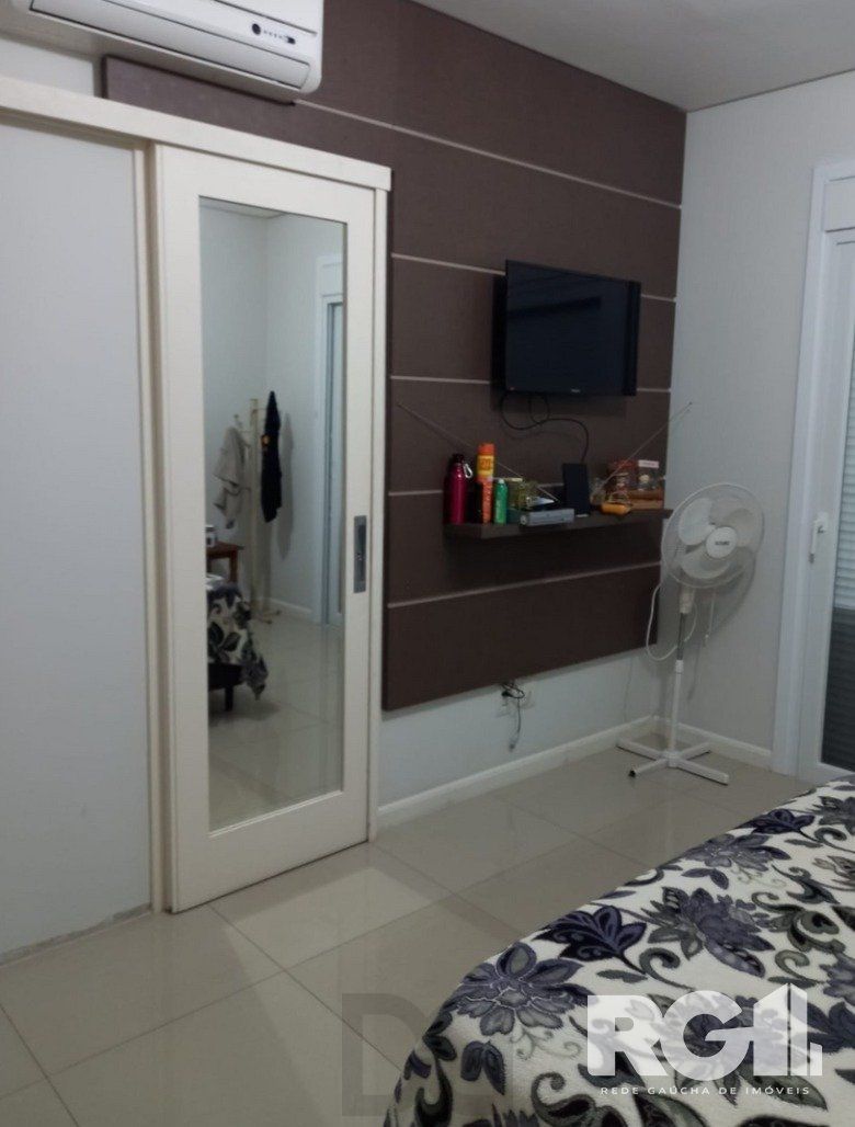 Casa à Venda com 3 Dormitórios, Suíte com Closet e Garagem para 10 Carros — foto 13