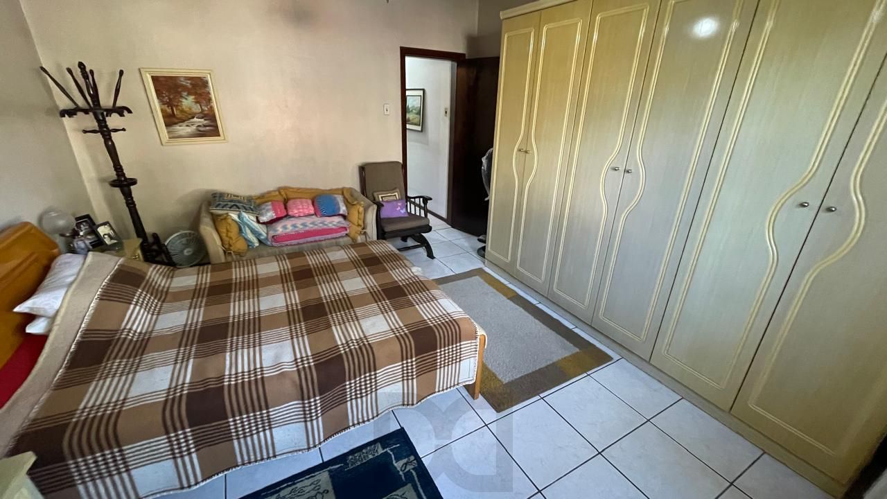 Casa com pátio com 3 dormitórios, 2 banheiros e 4 vagas. — foto 20