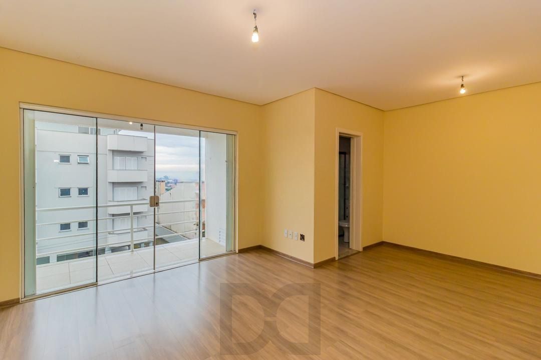 Casa com 3 dormitórios, suíte, lavabo e amplo pátio. — foto 8