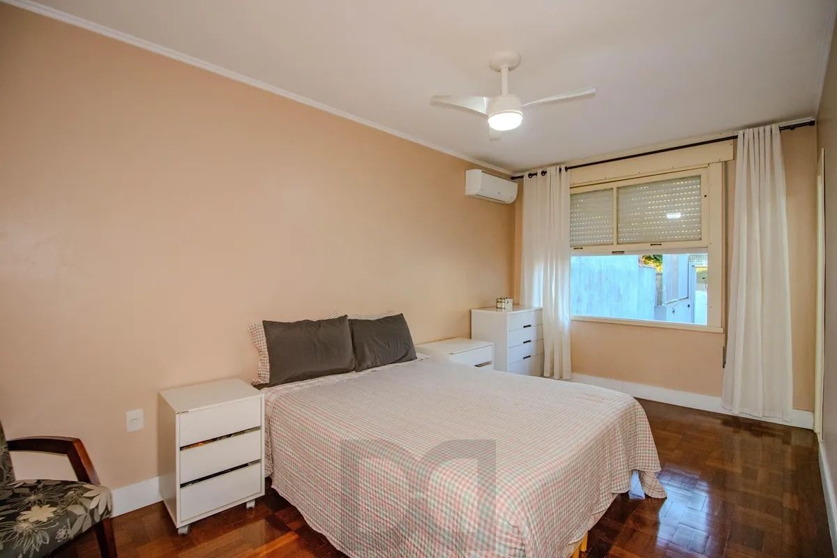 Casa Reformada com 5 Dormitórios e Amplo Pátio — foto 15