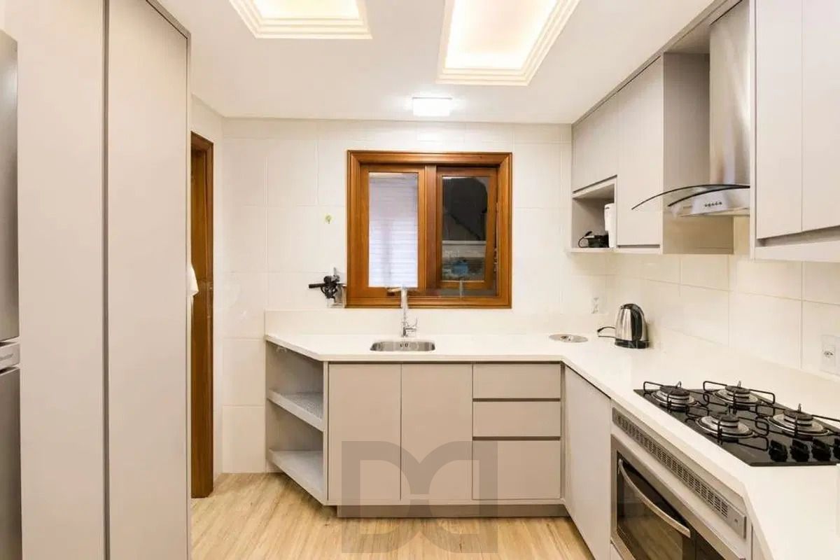 Casa com 3 dormitórios, suíte, churrasqueira e piscina. — foto 13