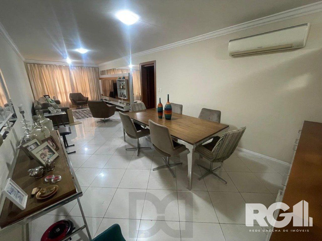 Apartamento com 3 dormitórios, 1 suíte, lavabo, 2 vagas cobertas, semimobiliado, churrasqueira e lareira. — foto 2