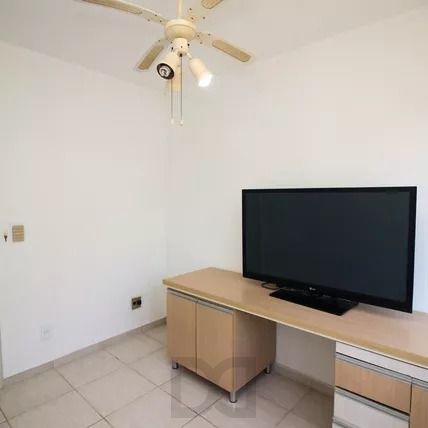 Apartamento com 2 dormitórios, banheiro auxiliar e 2 vagas cobertas. — foto 13