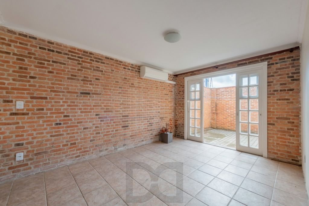 Casa com 4 dormitórios, suíte, churrasqueira e 4 vagas — foto 2