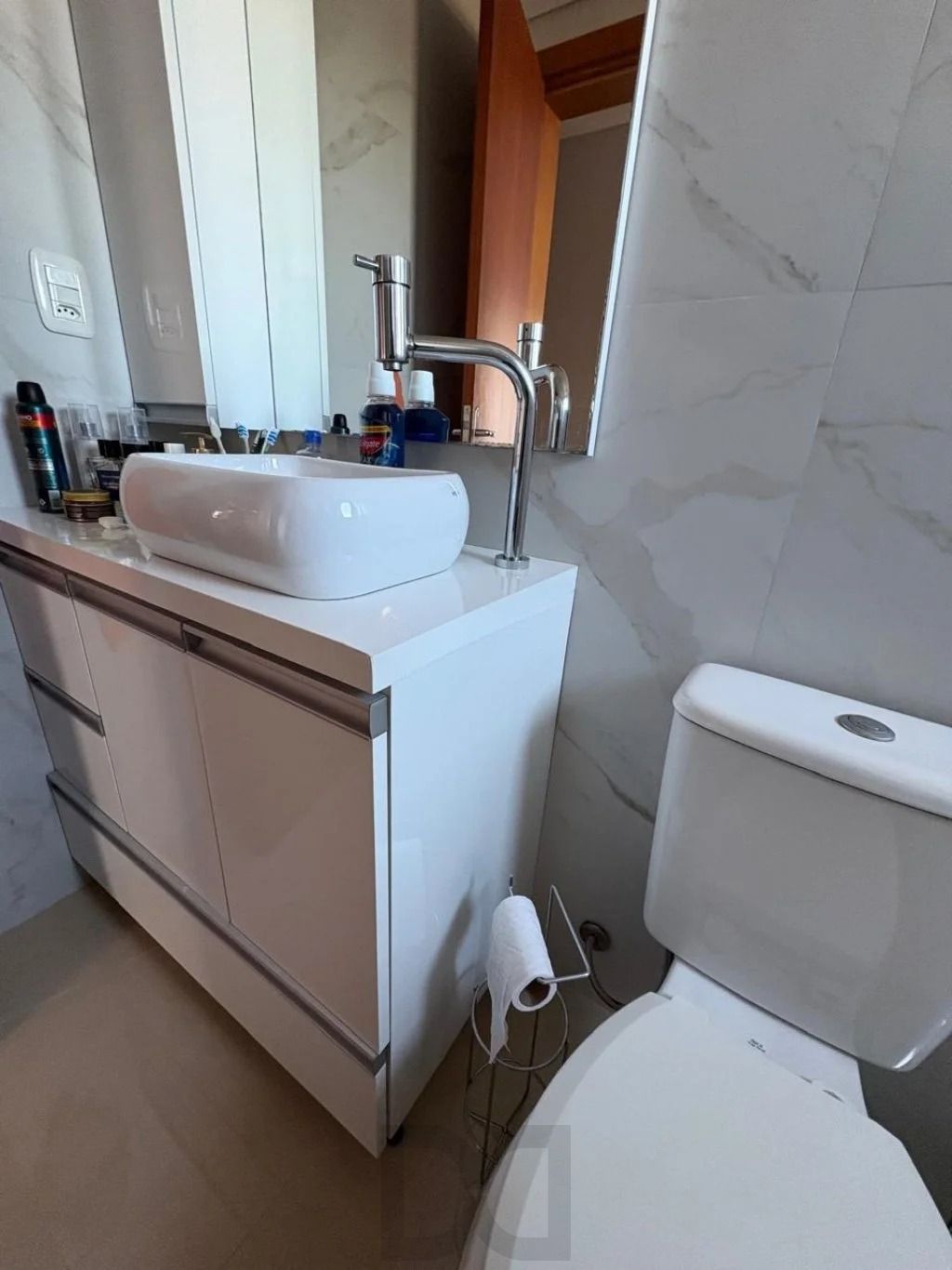 Apartamento com 2 dormitórios, suíte, sacada e churrasqueira. — foto 26
