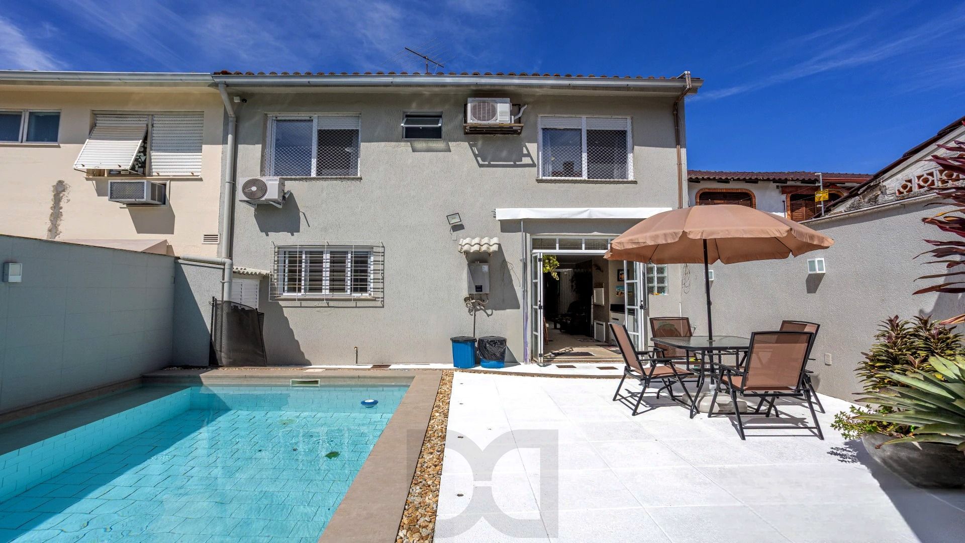 Casa 4 dormitórios com espaço gourmet patio com Piscina no Jardim Lindoia — foto 3