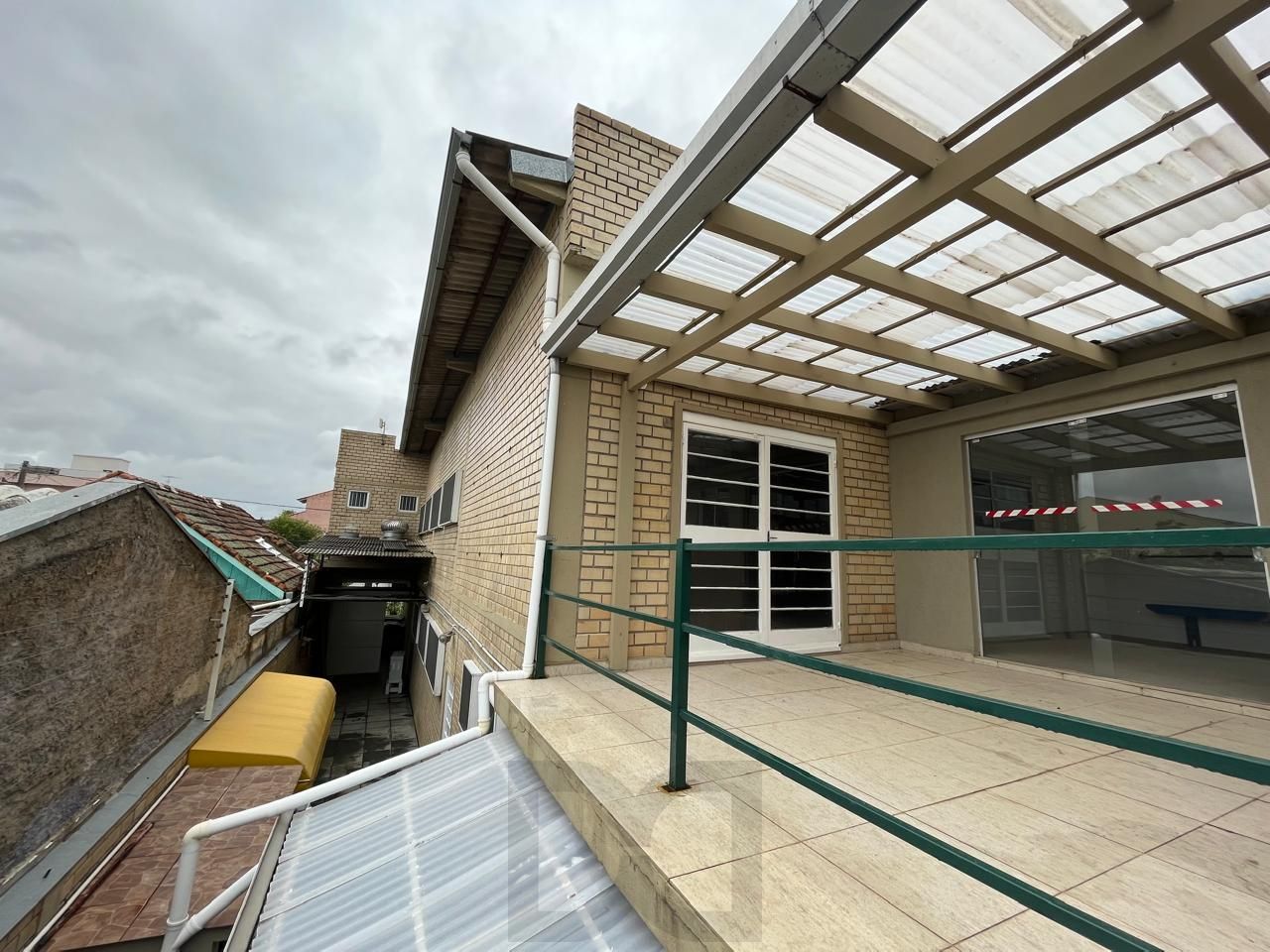 Prédio Comercial à venda com 5 salas, 400m², 6 vagas, Rua Laudelino Freire no bairro Sarandi em Porto Alegre — foto 7