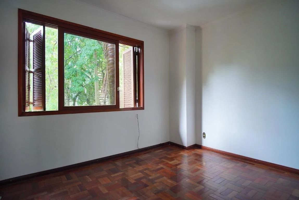 Casa com 4 Dormitórios e Amplo Pátio no Passo D’Areia — foto 9