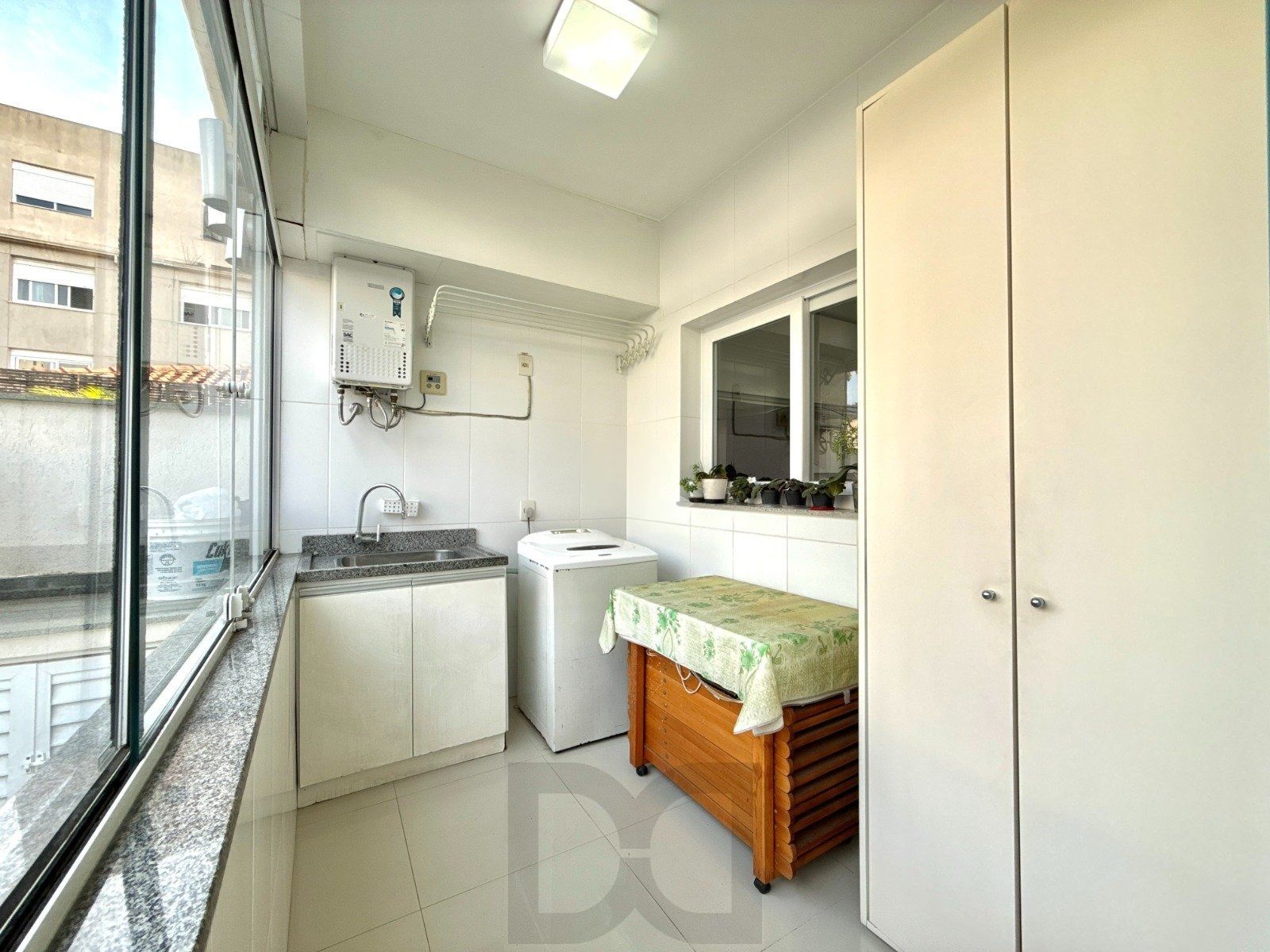 Casa com 3 Suítes e 3 Vagas no Bairro Vila Ipiranga — foto 14