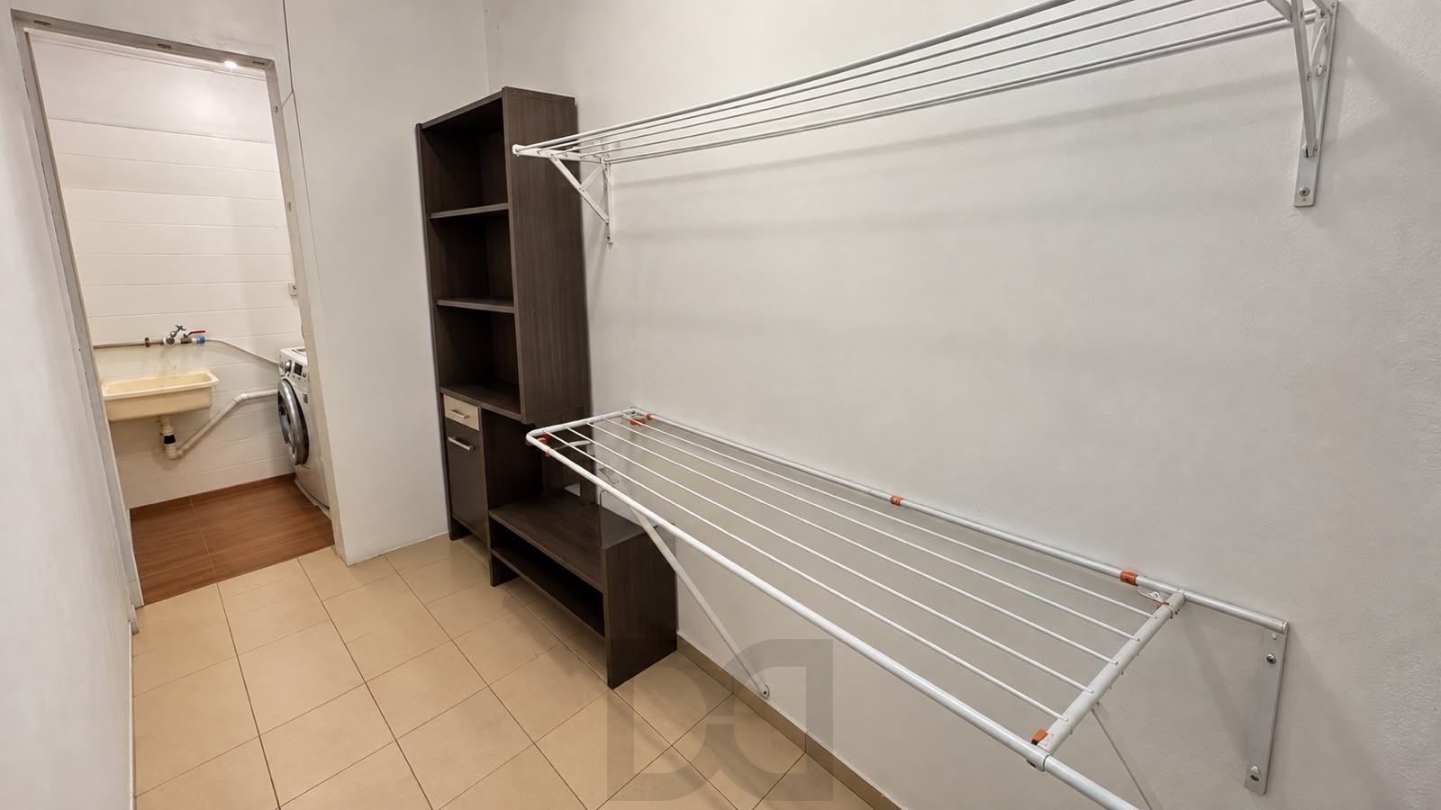 Apartamento de 70m² com 2 dormitórios, garagem coberta, com ótima localização. — foto 3