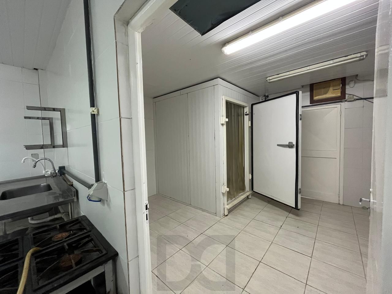 Prédio Comercial à venda com 5 salas, 400m², 6 vagas, Rua Laudelino Freire no bairro Sarandi em Porto Alegre — foto 12