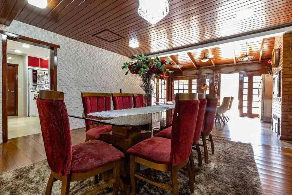 Casa com 4 dormitórios, suíte, piscina e 4 vagas. — foto 13