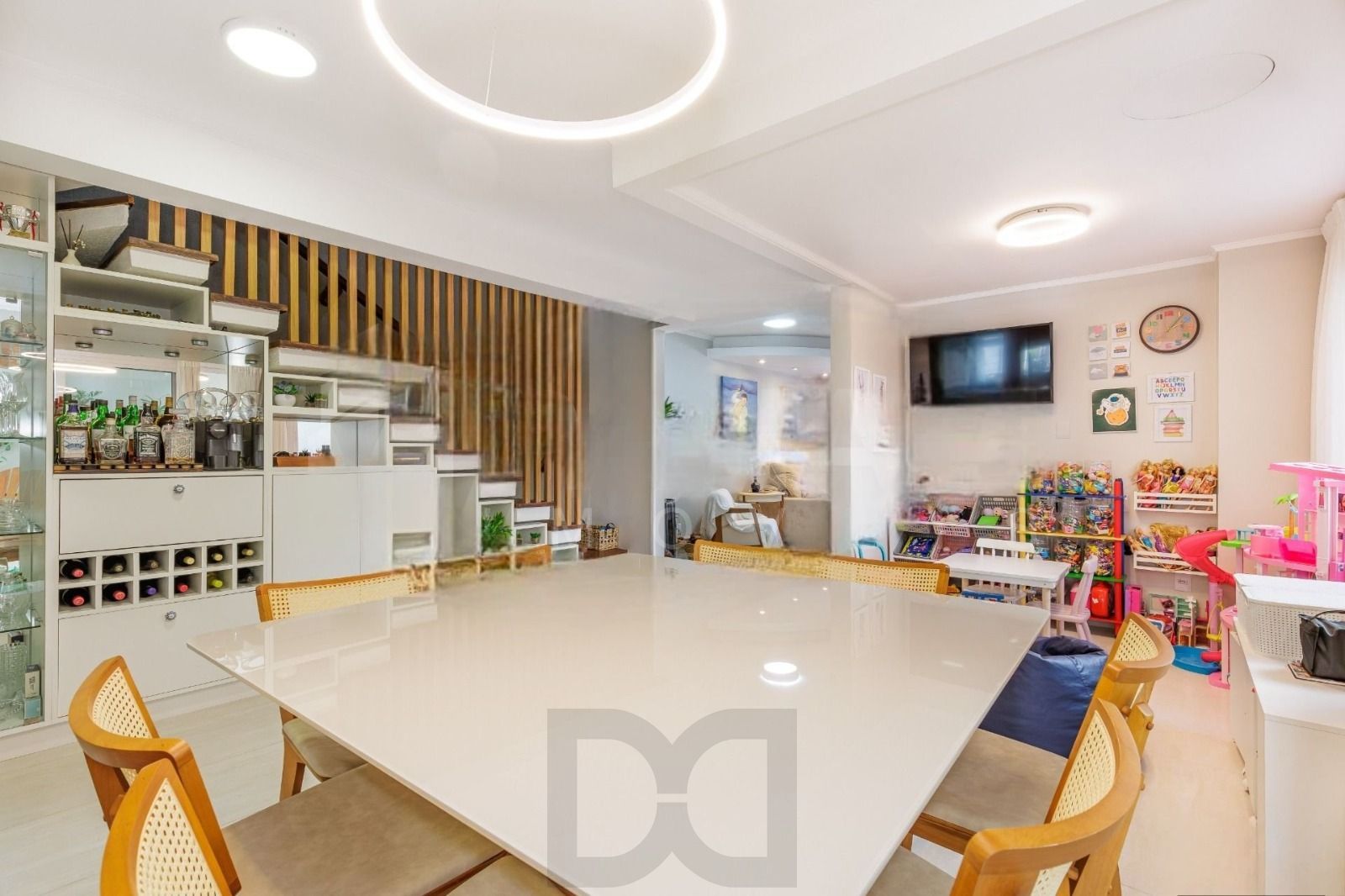 Casa/Sobrado 4 dormitórios, 232 m², no bairro Jardim Lindóia — foto 1