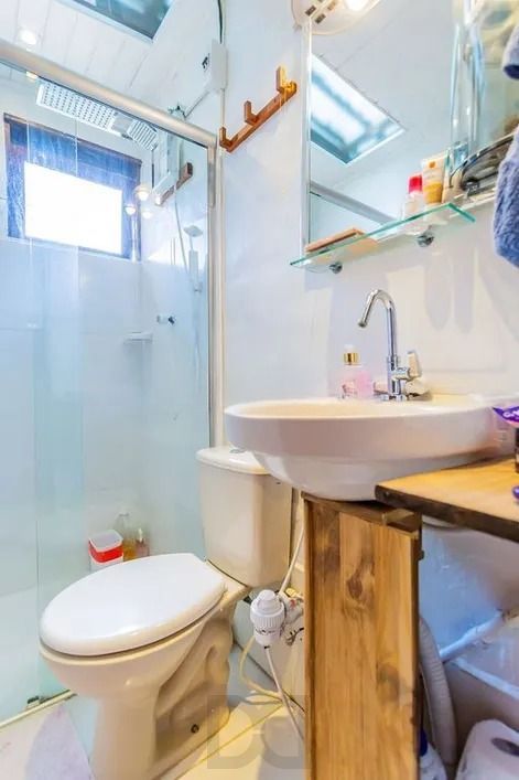Casa térrea com 3 dormitórios, amplo pátio e 2 vagas de garagem cobertas. — foto 18