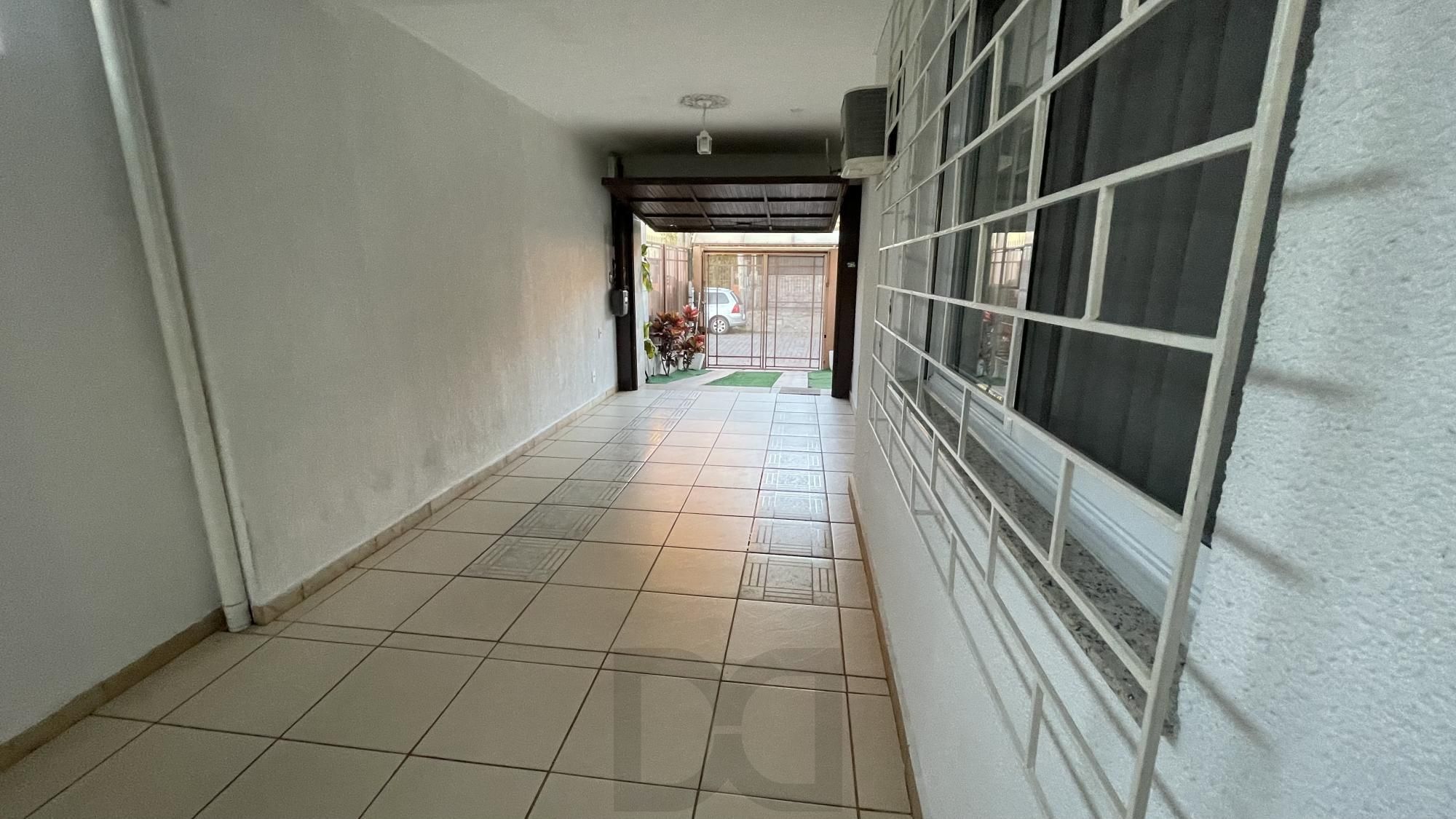 Casa com 3 dormitórios, suíte, churrasqueira, espaço gourmet e amplo pátio. — foto 11