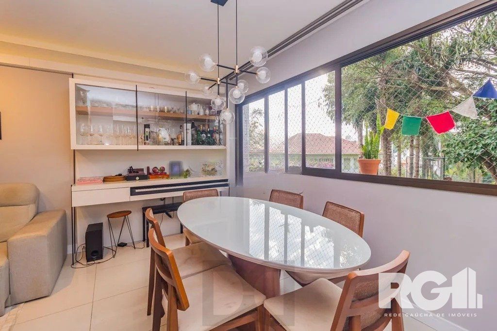 Apartamento com 94m², 3 quartos, 1 suíte, 2 vagas, no bairro Cristo Redentor em Porto Alegre.. — foto 8