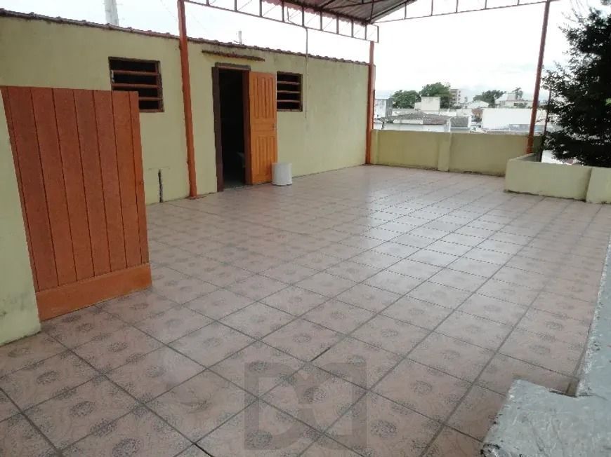 Casa com três dormitórios, suíte, piscina e 3 vagas. — foto 3