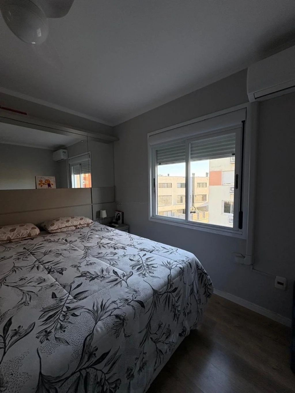 Apartamento com 2 dormitórios, suíte, sacada e churrasqueira. — foto 24