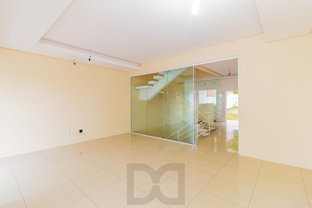 Casa com 3 dormitórios, suíte, lavabo e amplo pátio. — foto 25