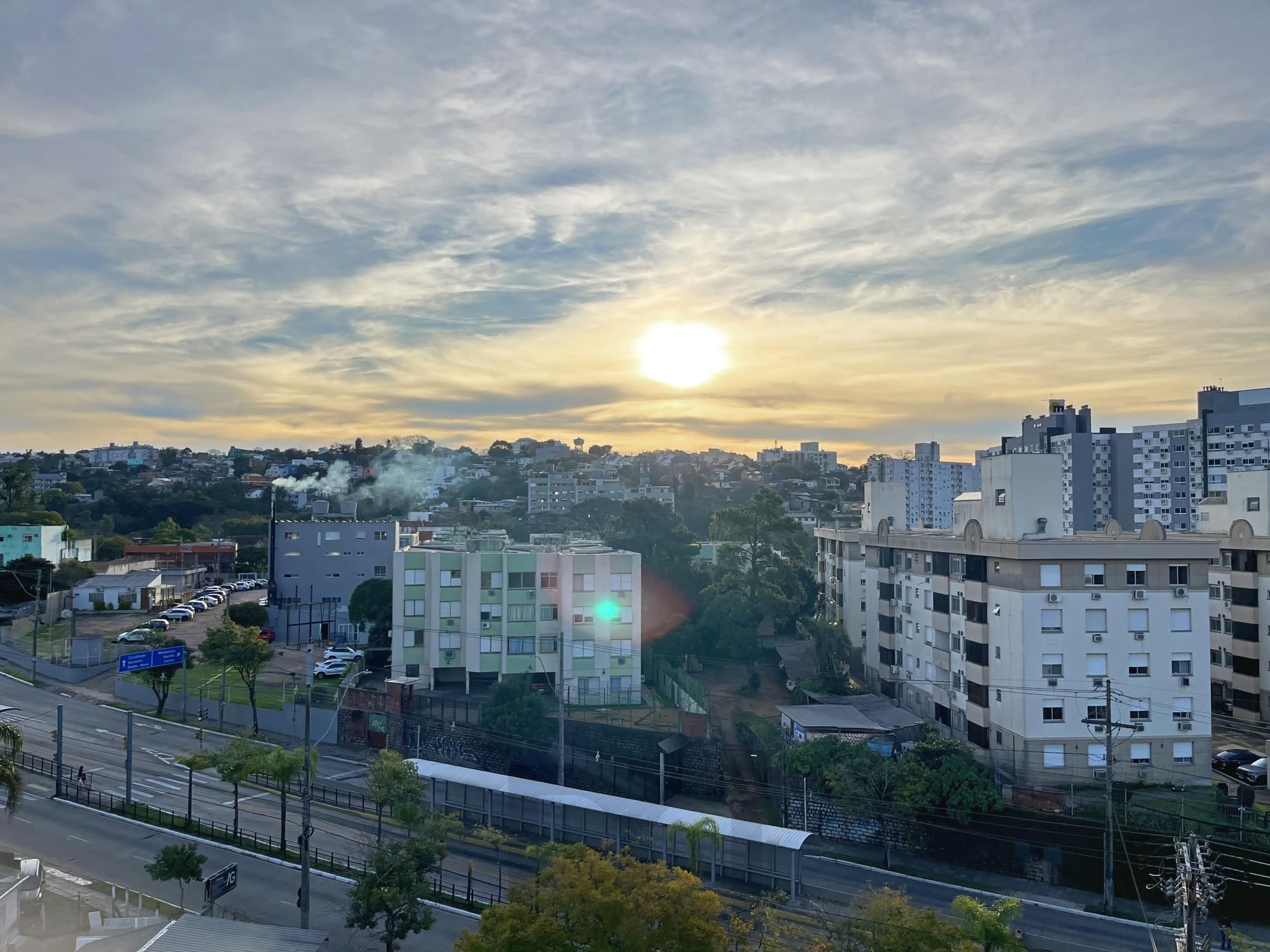 Apartamento de 2 dormitórios, sacada e churrasqueira e vaga coberta. — foto 19