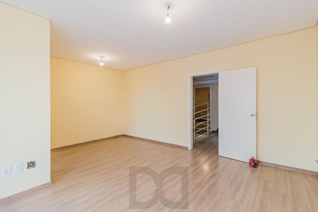 Casa com 3 dormitórios, suíte, lavabo e amplo pátio. — foto 10