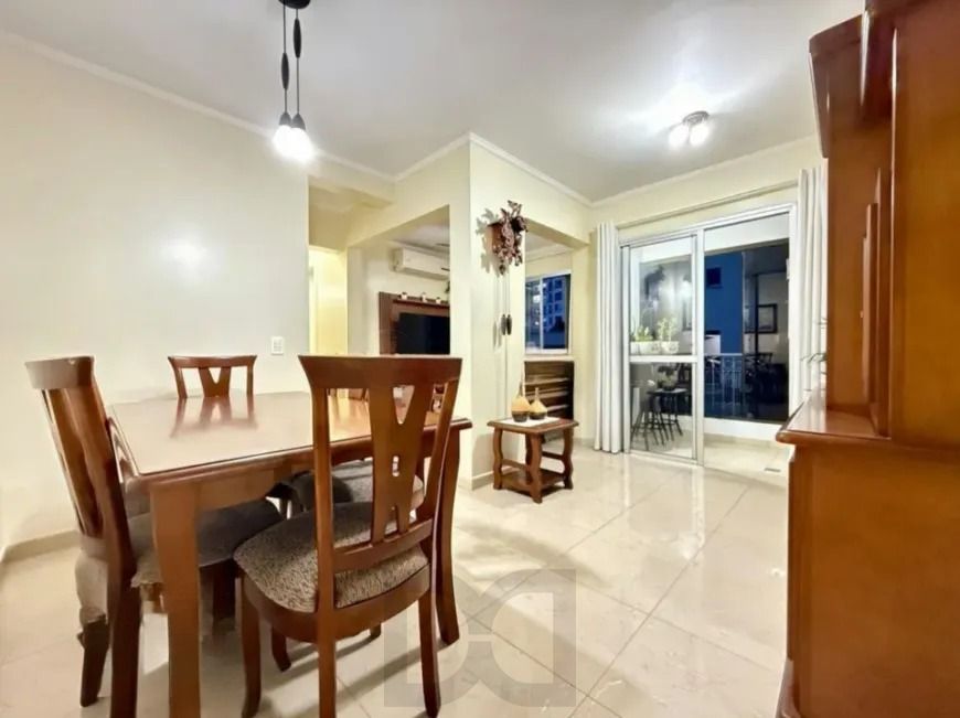 Apartamento com 3 dormitórios, sacada e churrasqueira. — foto 2