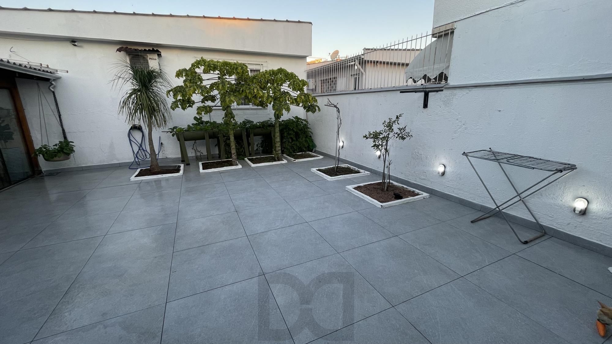 Casa com 3 dormitórios, suíte, churrasqueira, espaço gourmet e amplo pátio. — foto 3