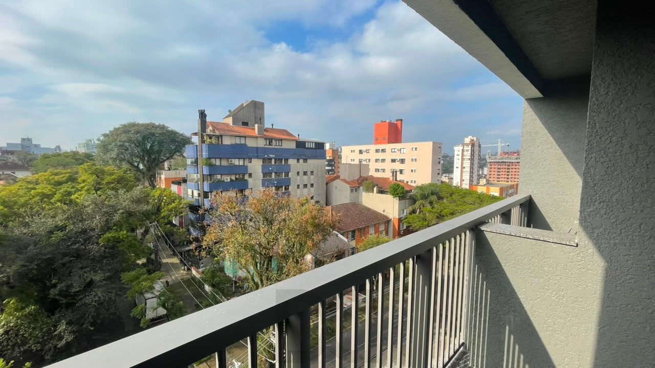 Apartamento à venda com 3 quartos sendo 1 suíte, com 2 vagas, no bairro Petrópolis — foto 3
