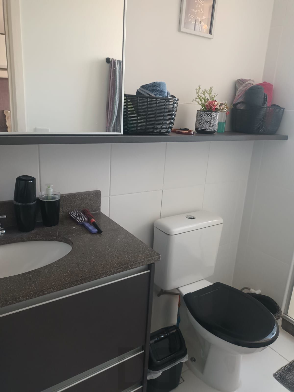 Apartamento de 3 dormitórios com living estendido, semi mobiliado, suíte e churrasqueira. — foto 5