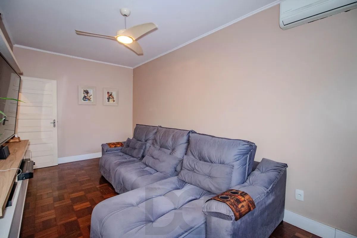 Casa Reformada com 5 Dormitórios e Amplo Pátio — foto 10