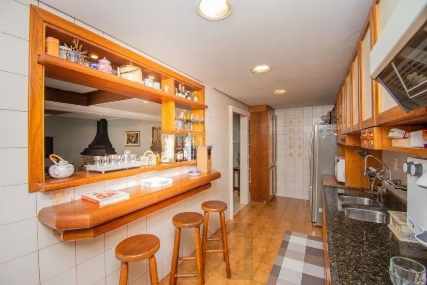 Casa com 3 dormitórios, suíte e amplo pátio com piscina e churrasqueira. — foto 15
