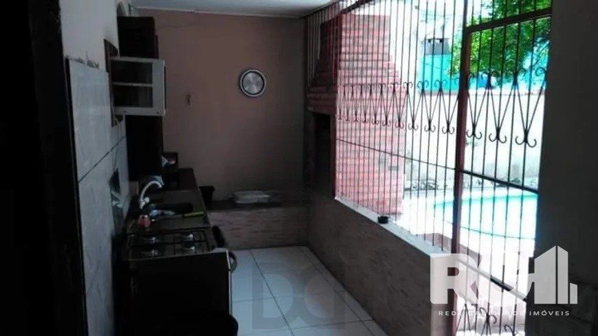Casa Ampla com Piscina e 4 Dormitórios no Rubem Berta — foto 6