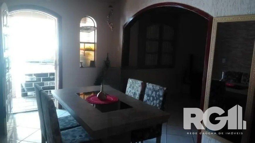 Casa Ampla com Piscina e 4 Dormitórios no Rubem Berta — foto 5