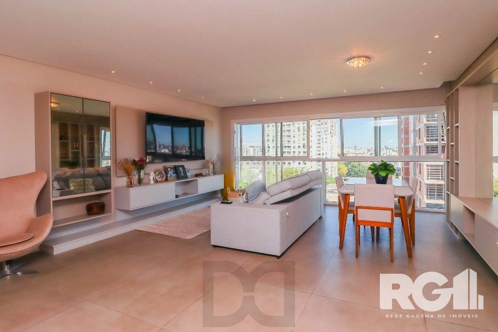 Apartamento com 3 Dormitórios, Suíte e Vaga Dupla – Andar Alto — foto 2